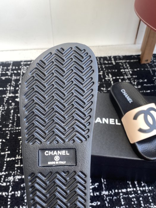 Шлепанцы женские фото 9