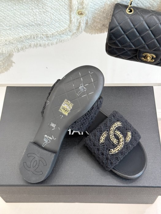 Шлепанцы женские фото 9