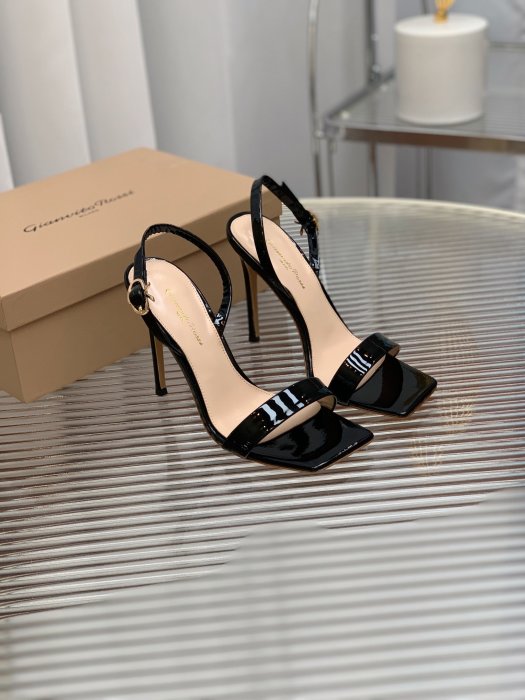 Босоножки фото 7