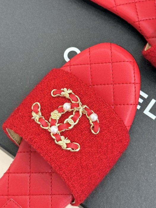 Шлепанцы женские фото 7