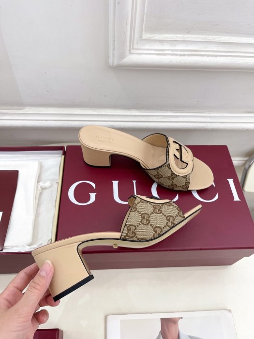 Босоножки фото 4