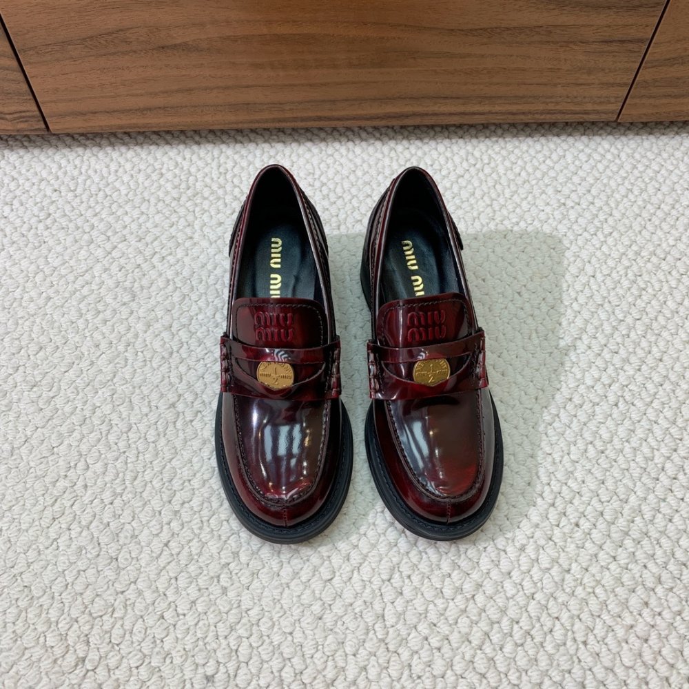 Лоферы женские