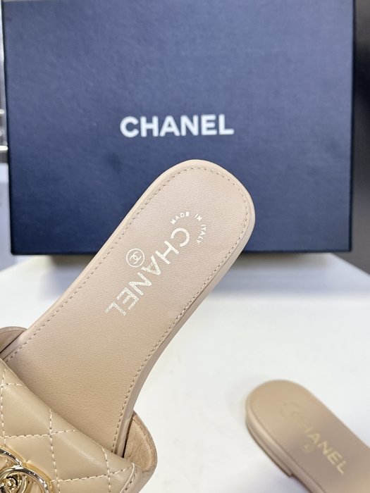 Шлепанцы женские фото 7