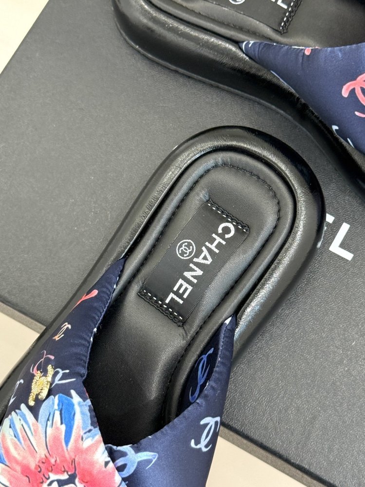 Шльопанці жіночі фото 8