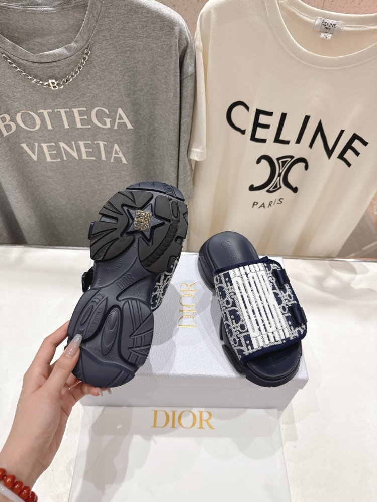 Шлепанцы женские фото 9