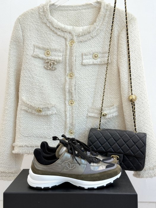 Кроссовки женские