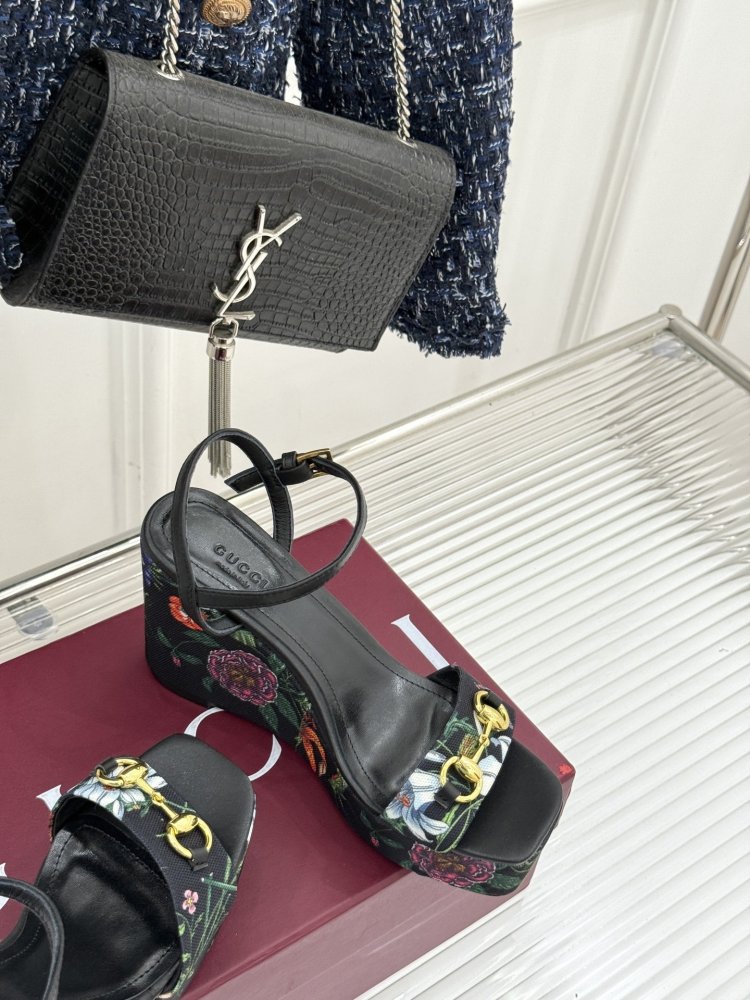 Босоножки фото 5