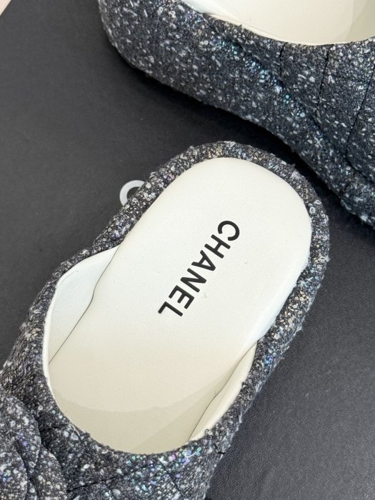 Шлепанцы женские фото 8