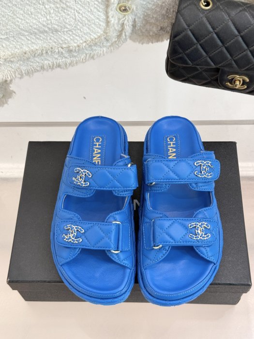 Шлепанцы женские фото 4