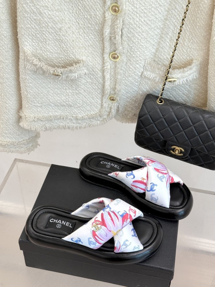 Шльопанці жіночі фото 3