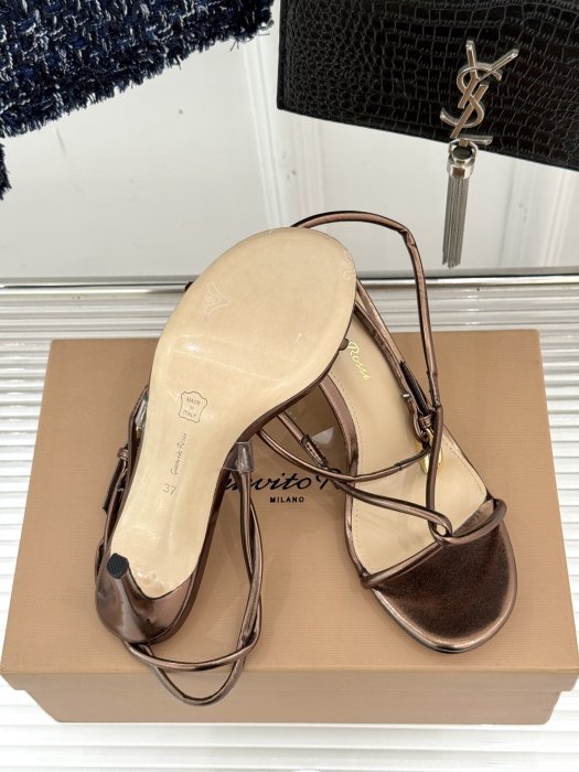 Sandals on stud фото 9