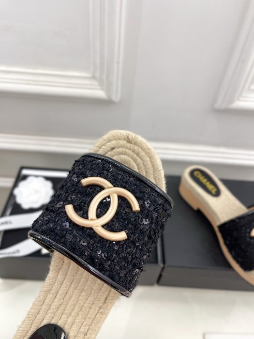 Шлепанцы женские фото 6