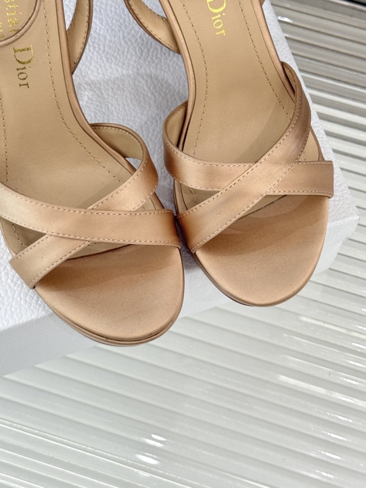 Босоножки фото 7