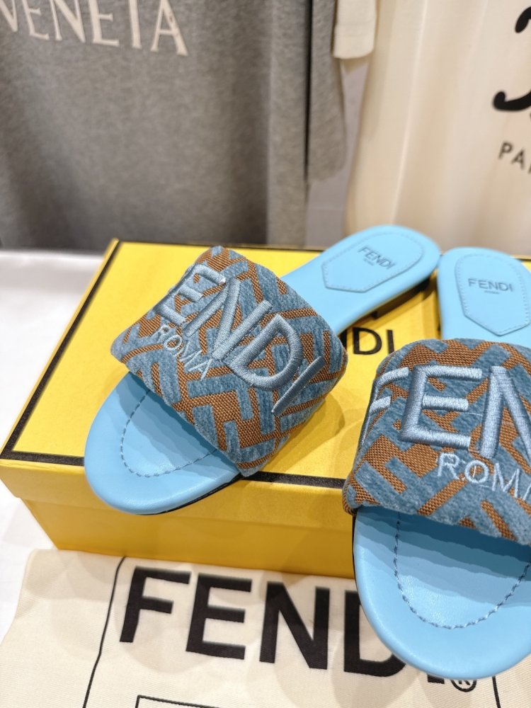 Шлепанцы женские фото 5