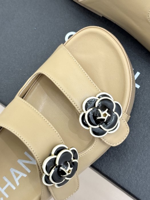 Шлепанцы фото 7