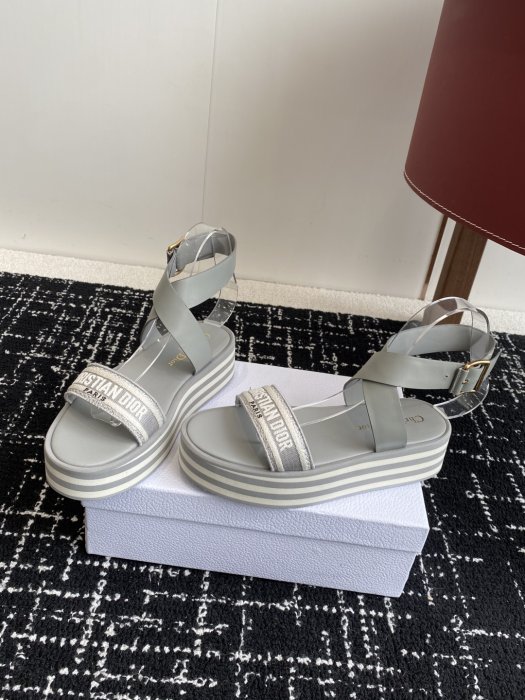 Босоножки фото 3