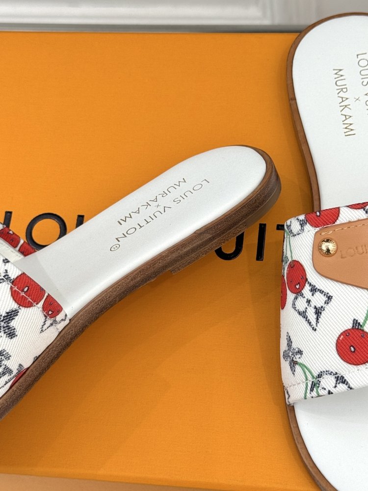 Шлепанцы женские фото 6