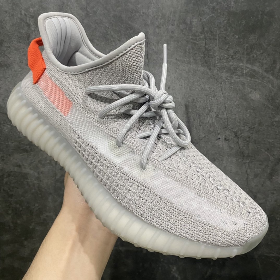 Кроссовки Yeezy 350 V2 фото 3