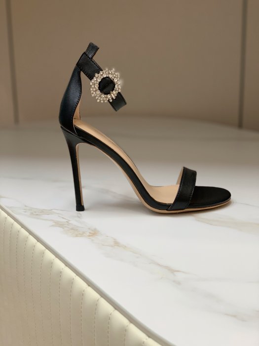 Босоножки фото 7