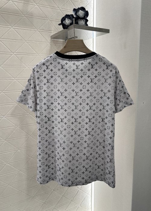 T-shirt women's фото 2