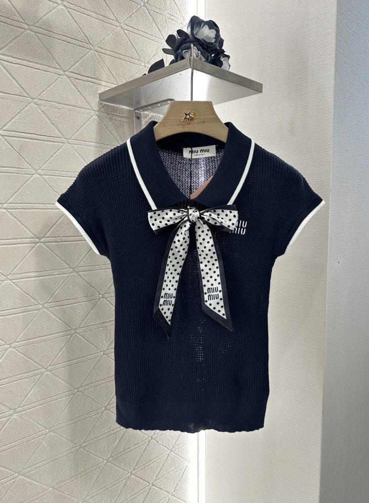 Футболка жіноча