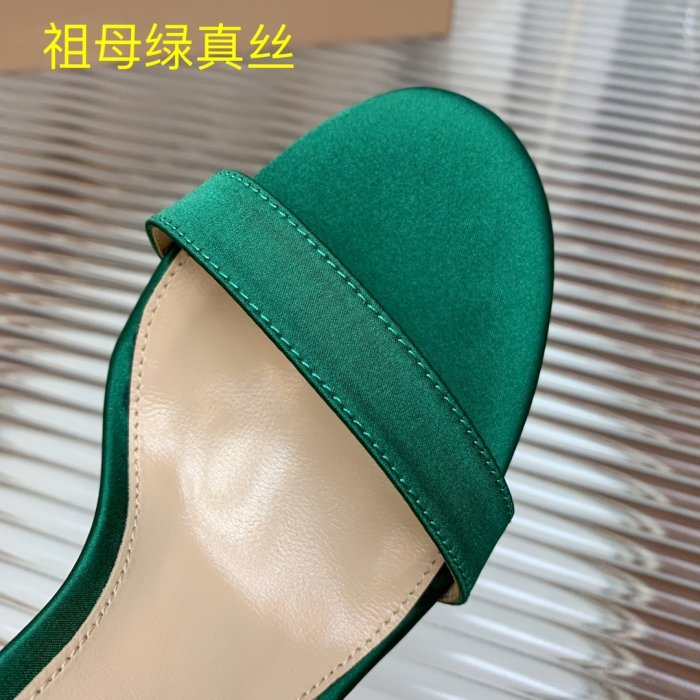 Босоножки фото 4