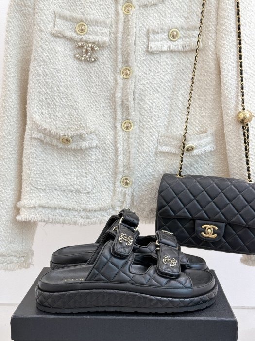 Шлепанцы женские