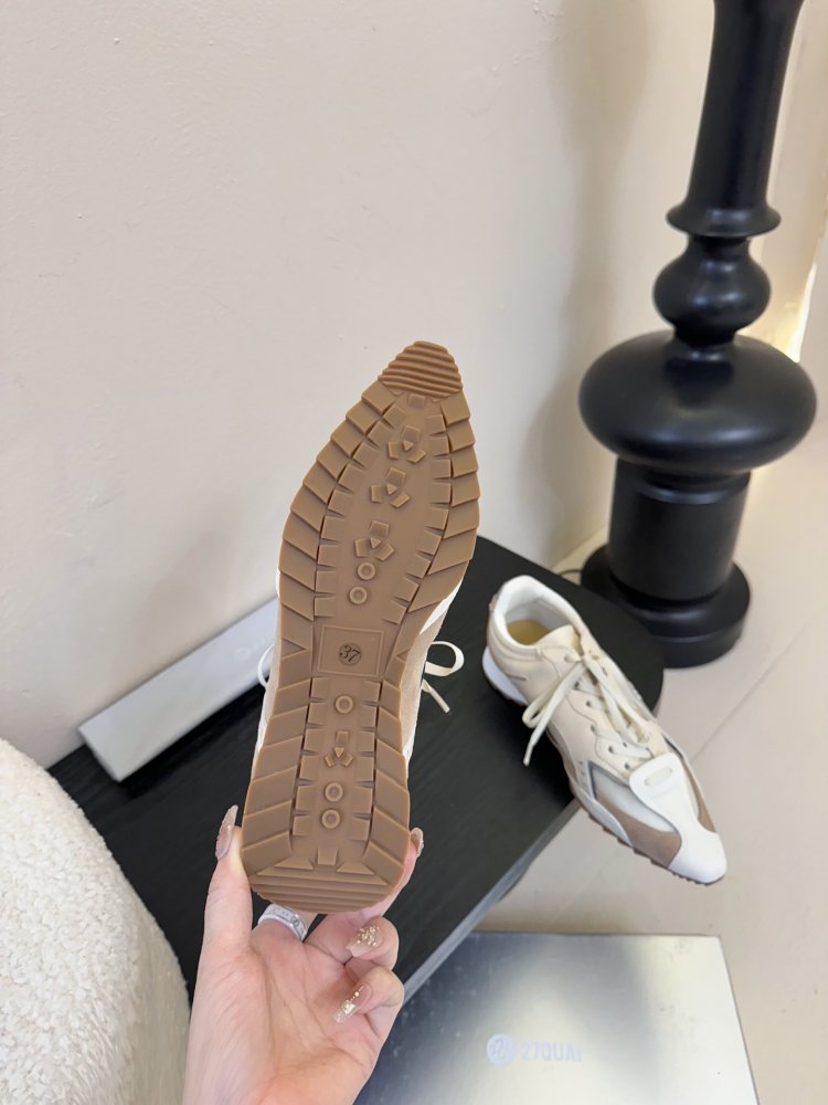 Кросівки жіночі фото 9