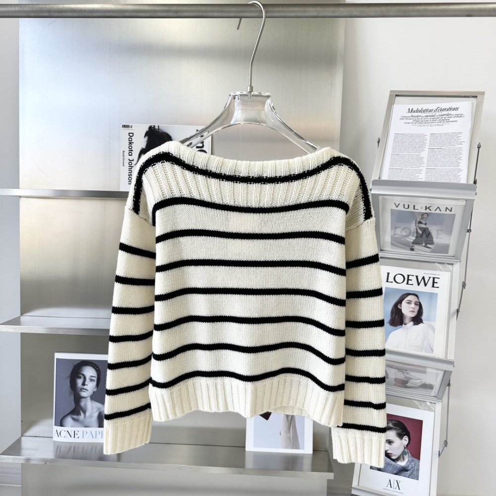 Knitted pullover at strip фото 2