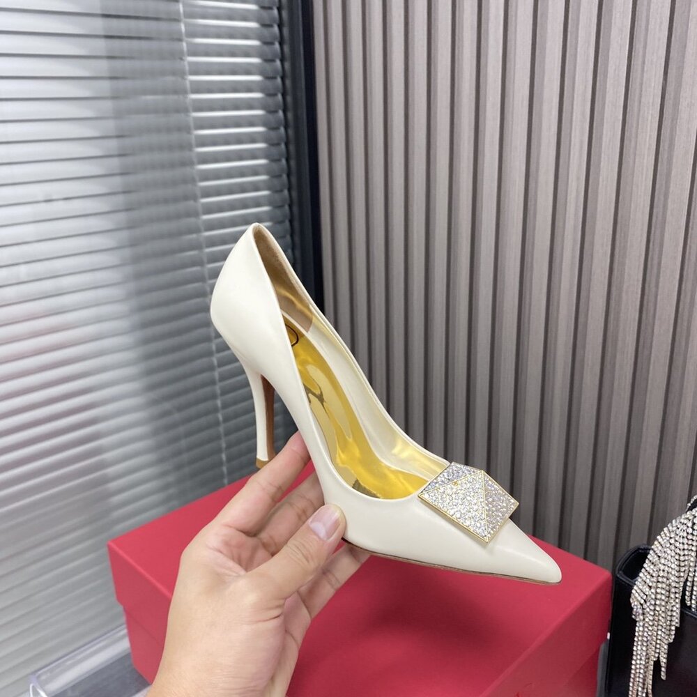 Shoes from sharp the toe beige фото 5