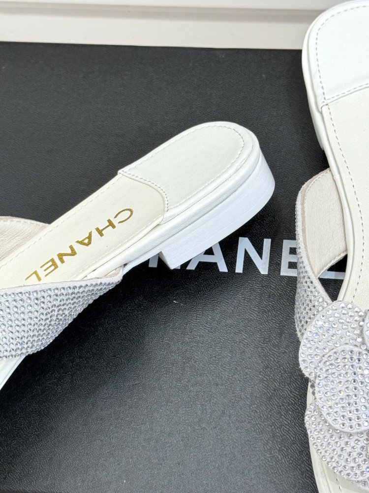 Шлепанцы женские фото 6