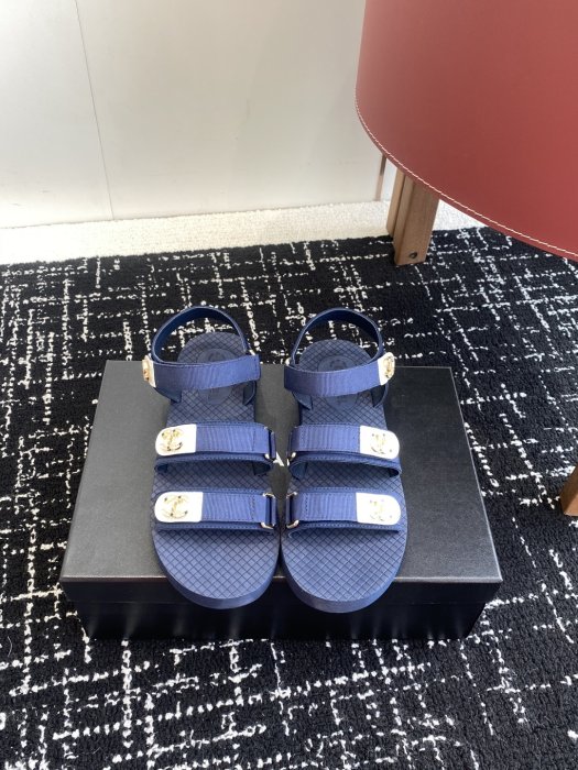 Шлепанцы женские