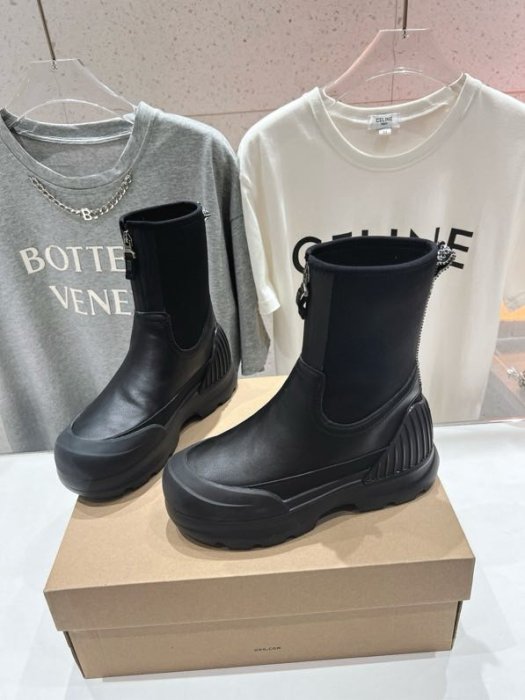 Boots women's