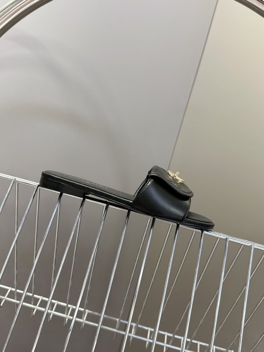 Шлепанцы женские фото 5