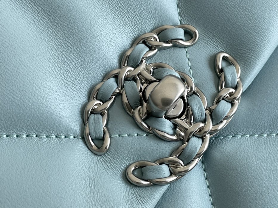 Сумка Chanel C19 Small, светло-голубая, двухцветная фурнитура Series 30 фото 5