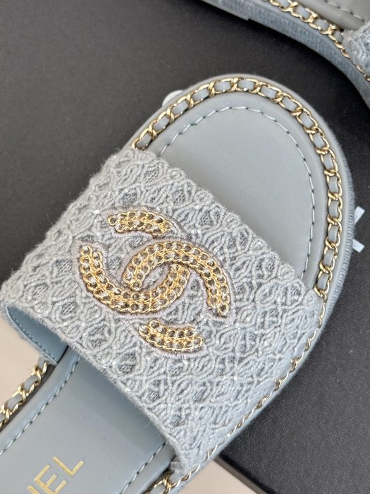 Шлепанцы женские фото 7