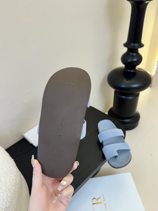 Шлепанцы женские фото 6