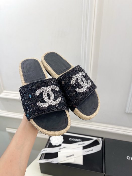 Шлепанцы женские фото 4