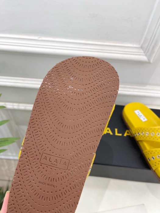 Шлепанцы женские фото 9