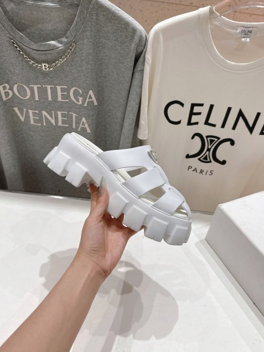 Шлепанцы фото 5