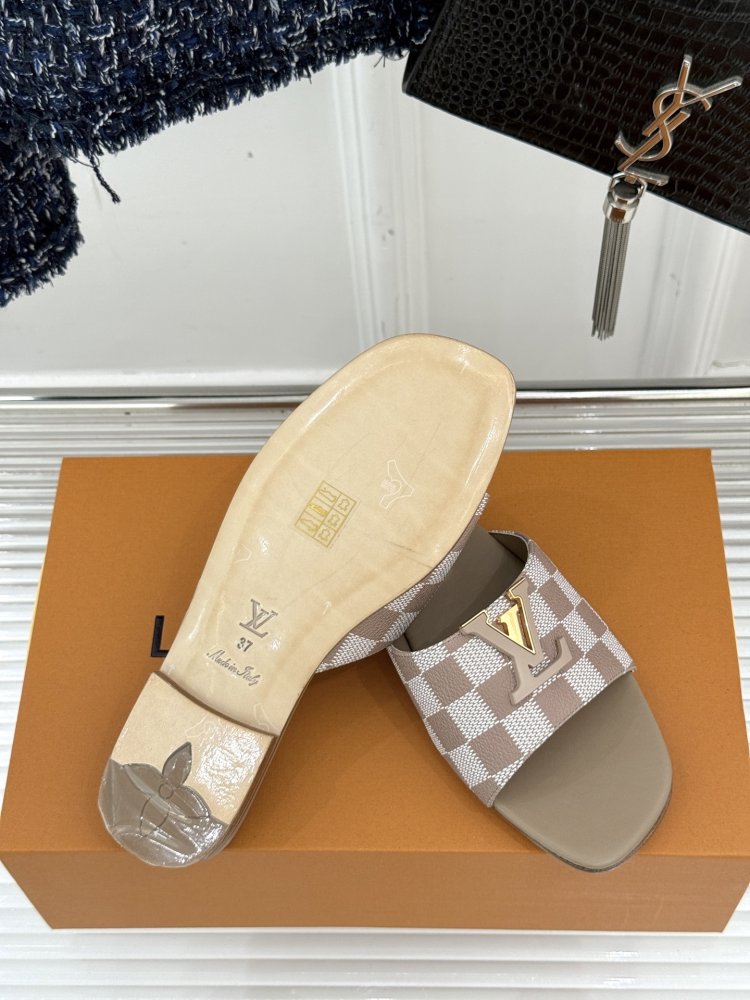 Шлепанцы женские фото 9