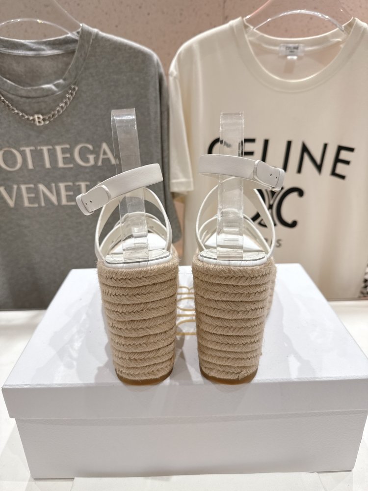 Сандалі жіночі фото 7