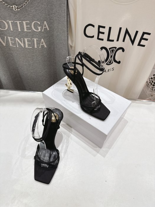 Босоножки фото 5