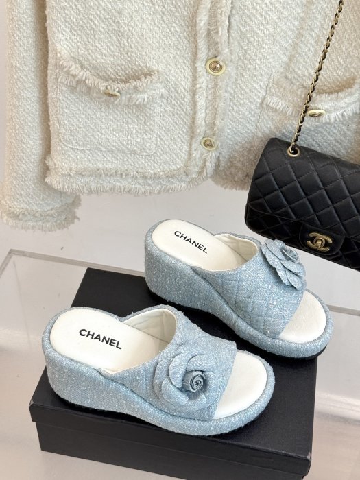 Шлепанцы женские фото 3