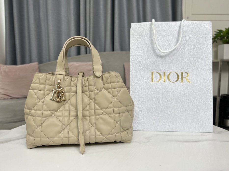 A bag women's Dior Toujours 28 cm