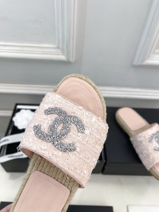 Шлепанцы женские фото 6