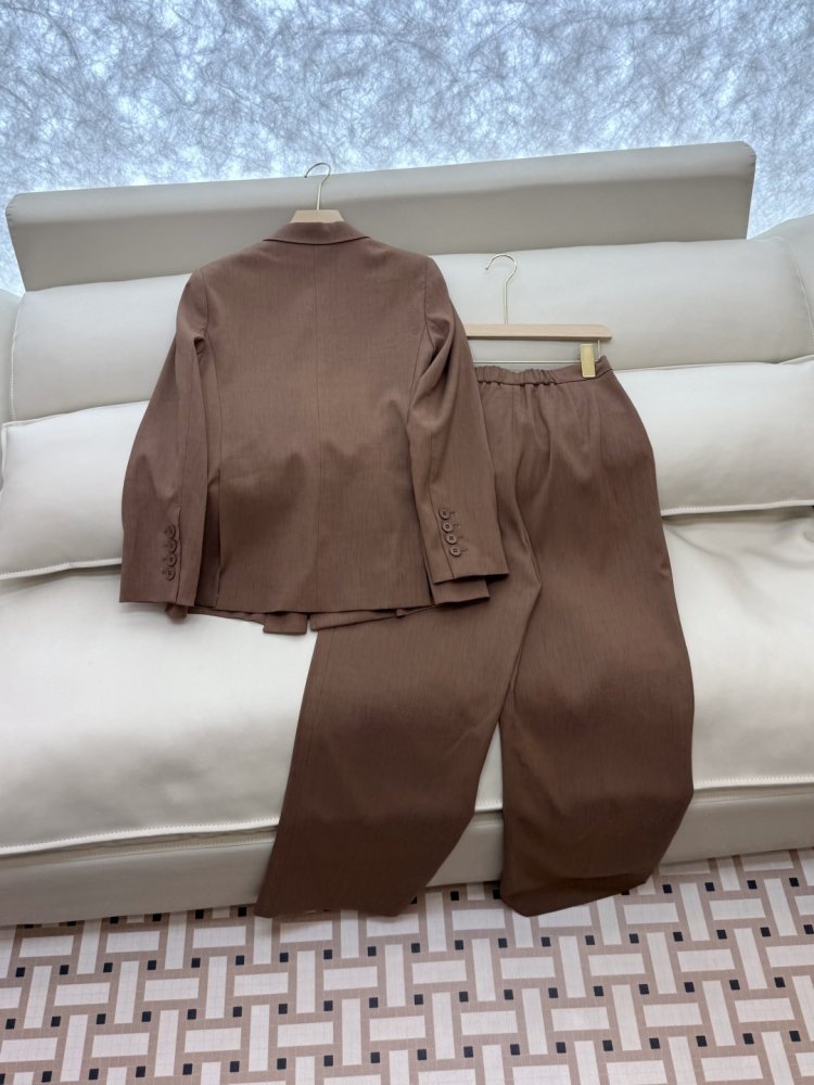 Костюм женский фото 4