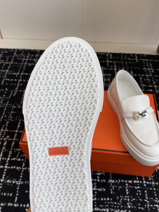 Лоферы кожаные женские фото 9