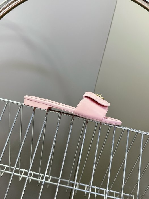 Шлепанцы женские фото 5