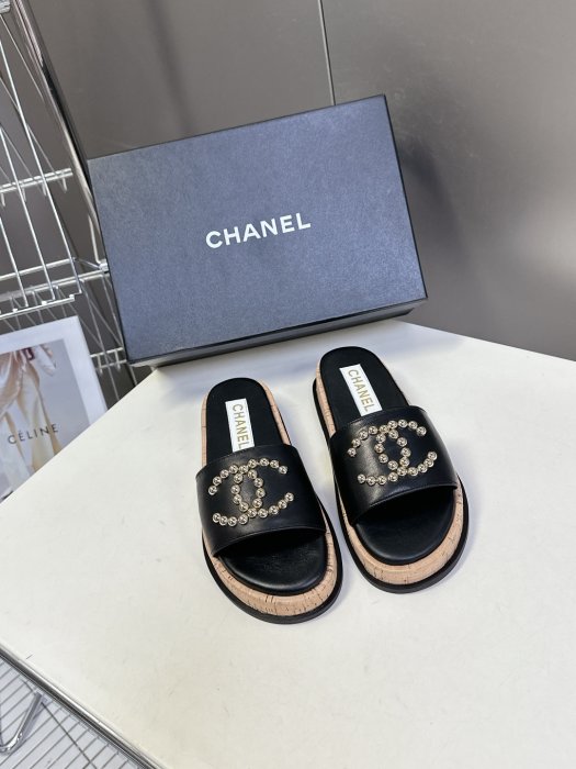 Шлепанцы женские